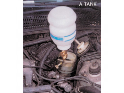 Приспособление для замены тормозной жидкости с заливным бачком